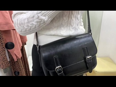 ❤️ Vieša jaunos kalės FeralBerry masturbacija su dildo aprangos kambaryje ️❌ Gražus porno prie porno lt.sex00.top ❌️
